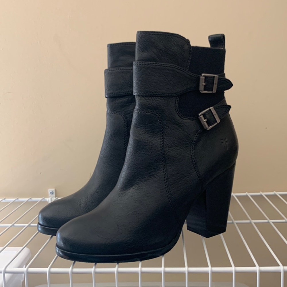 FRYE size 10 genuine leather boots